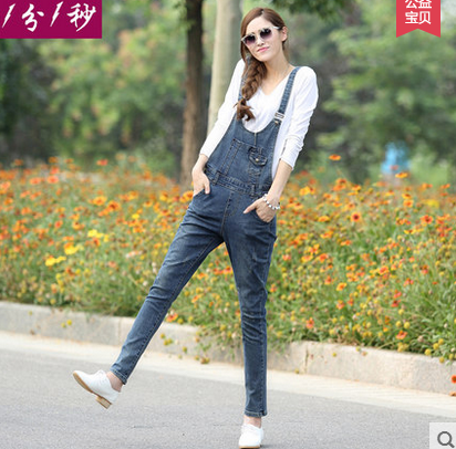 1分1秒  2015秋季新款韩版女士背带牛仔裤